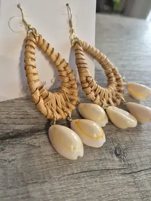 Oval Cauri Rattan Earrings 3