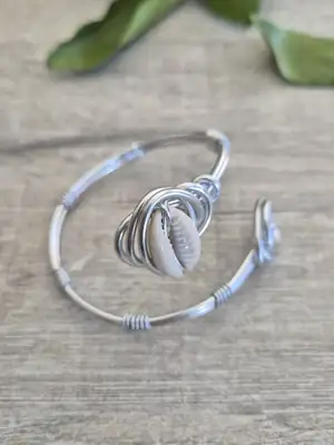 Cauri bracelet 3