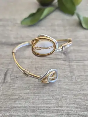 Cauri bracelet 6
