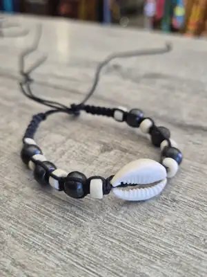 Black and White Cauri Bracelet 3