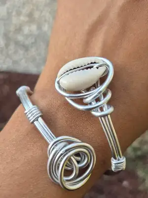Cauri bracelet 8