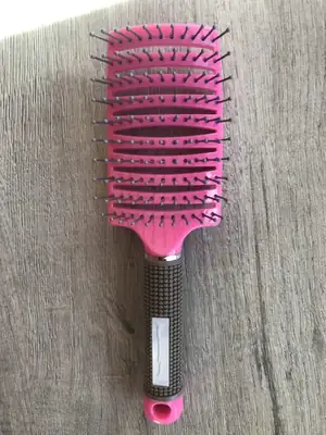 Detangling brush