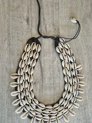 Round Cauri Bead Necklace 3