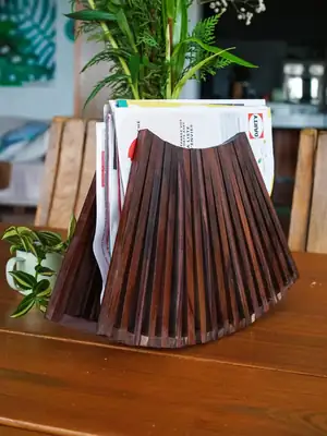 Fold-out trash can 5