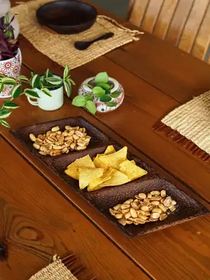 Three-compartment dish