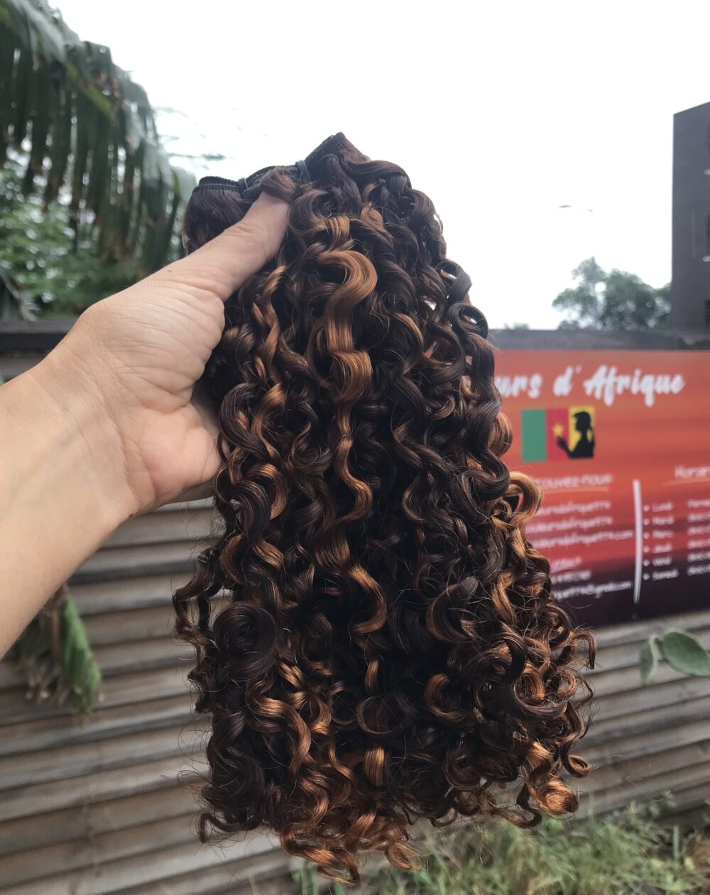 Big kinky colored weave bundle - Image 3
