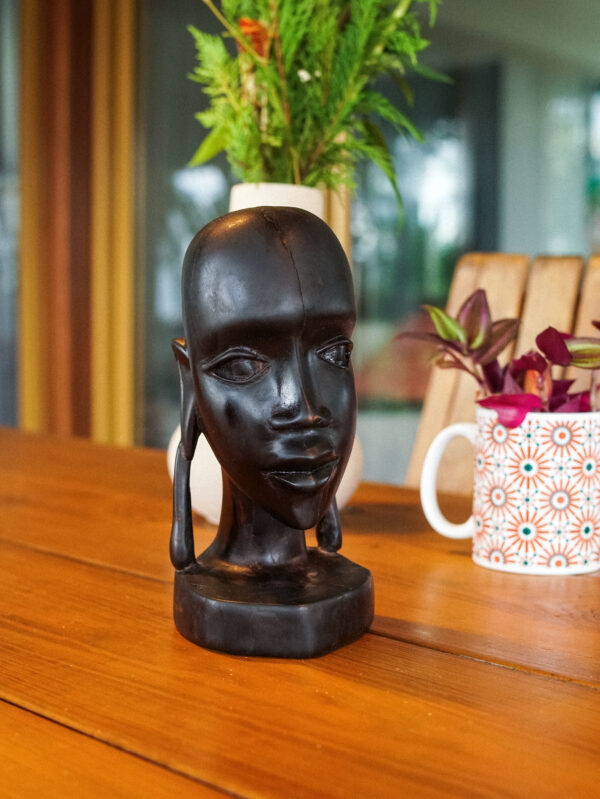Sculpture visage Massaï
