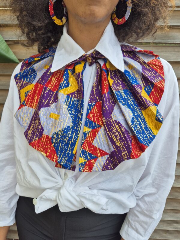 Senia patterned frill collar