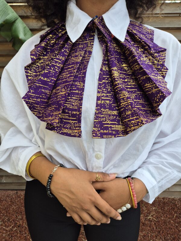 Senia mauve frill collar