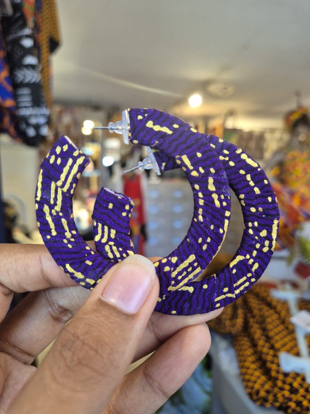 Senia mauve flat hoop earrings - Image 4