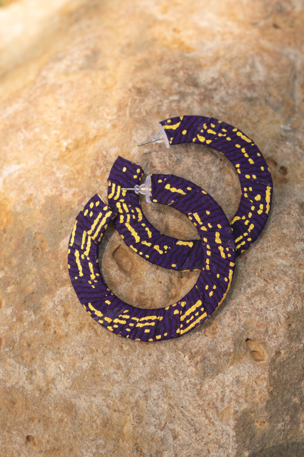 Senia mauve flat hoop earrings - Image 2