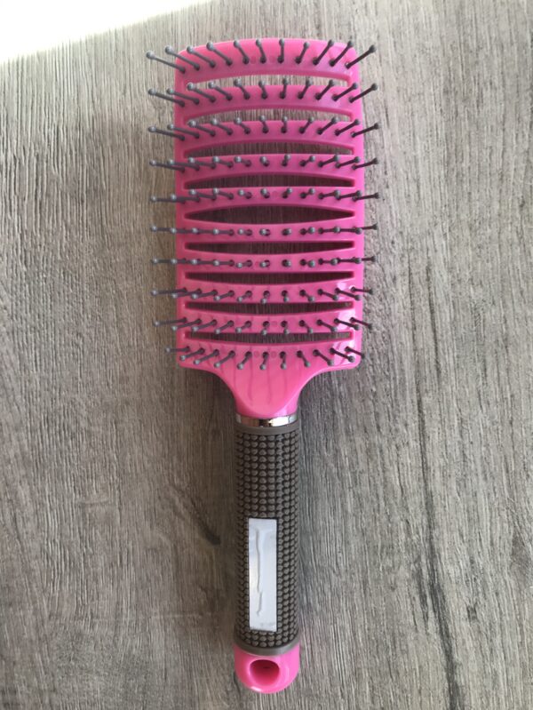 Detangling brush