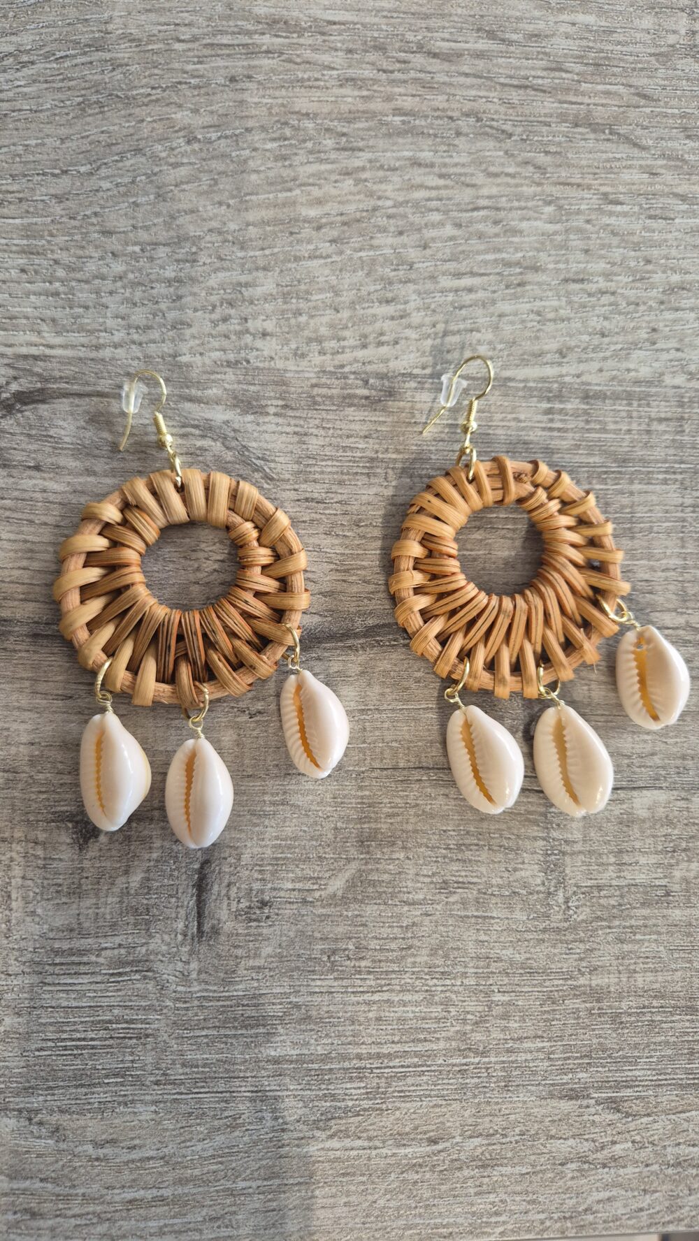 Round Rattan and cowries earrrings - Image 2