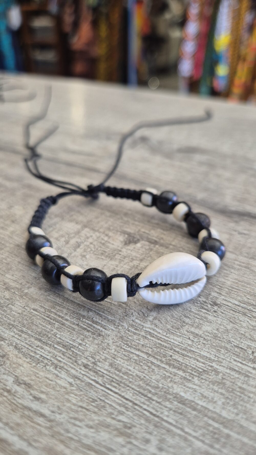 Black and white cowry bracelet - Image 2