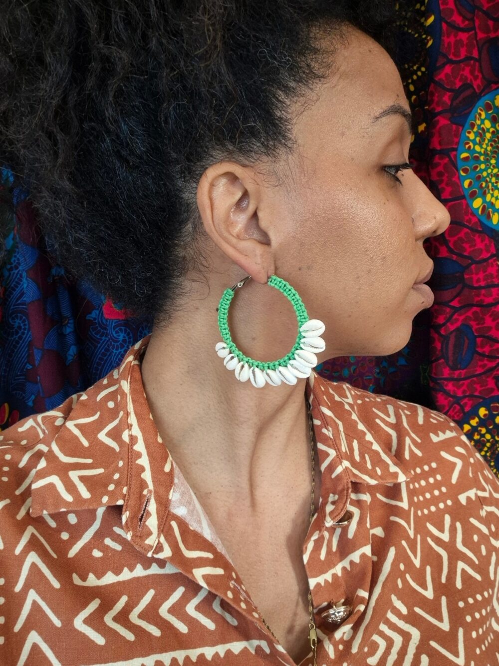 Cowries colored hoop earrings - Image 12