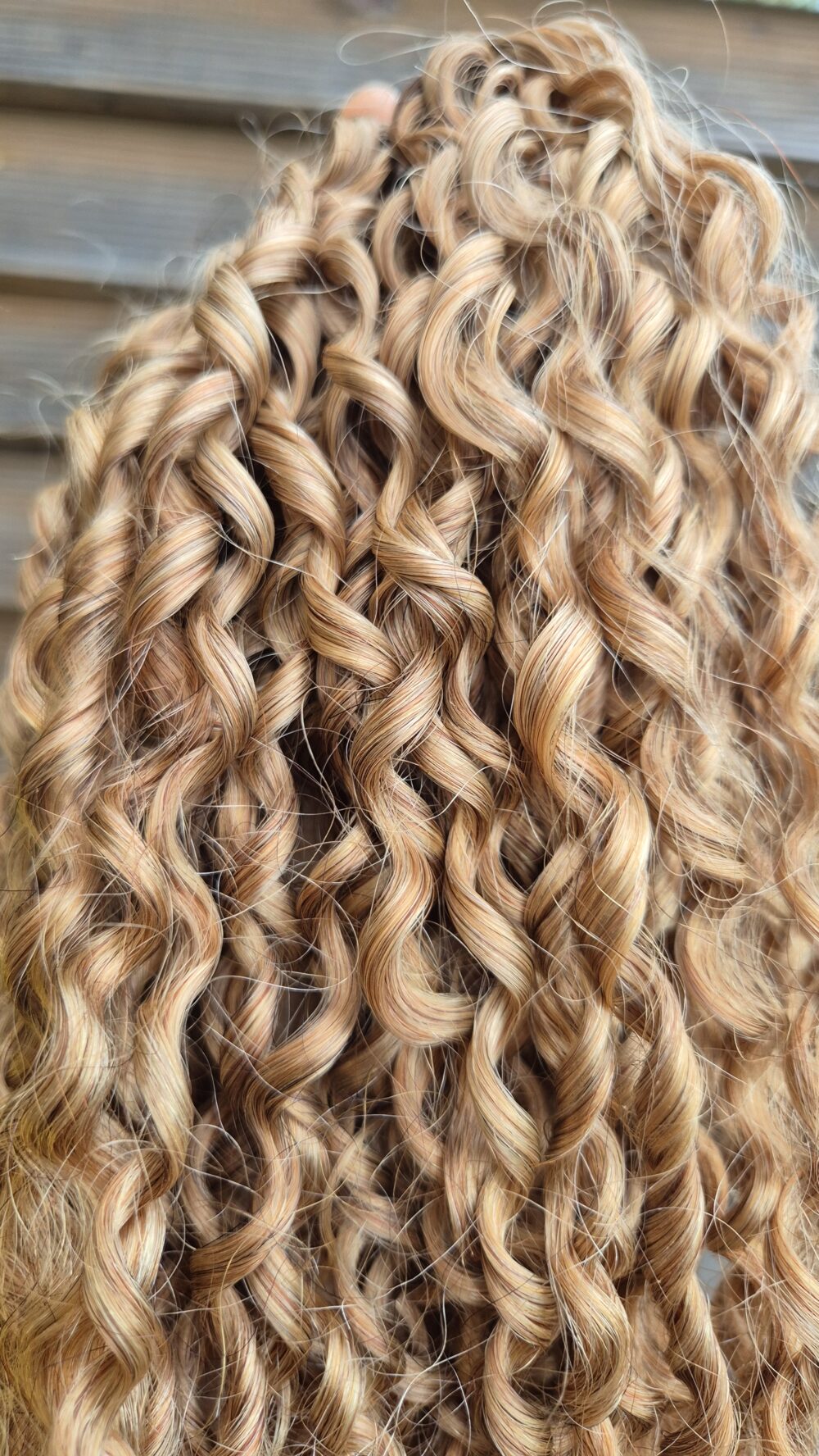 Blond pixel curl bundle - Image 2