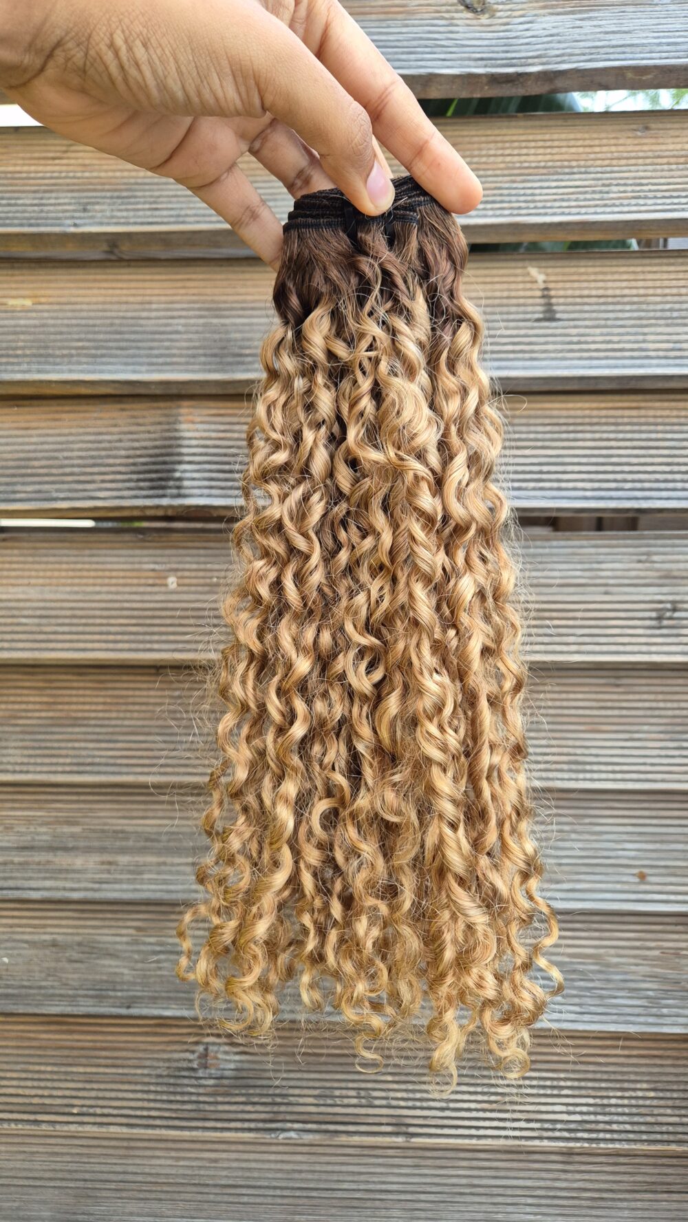Blond pixel curl bundle